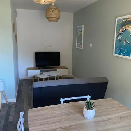Appartement : T2 Au Port St Pierre Hyères